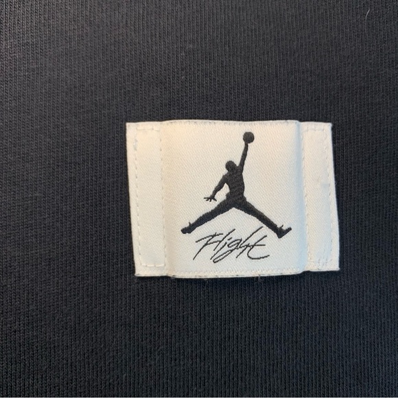 Air Jordan Women’s Long Sleeve Cropped Loose Fit Sweatshirt in Black, size S - Picture 5 of 8